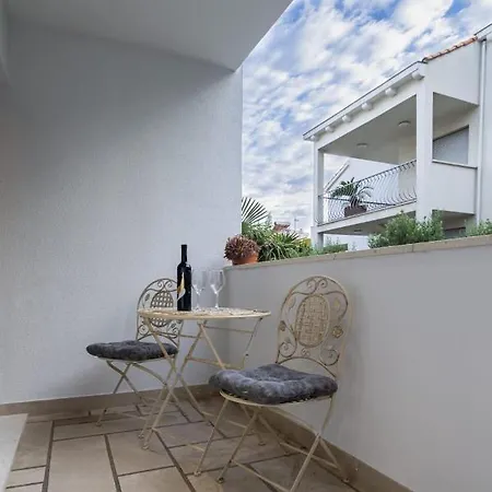 Luxury Lionessa