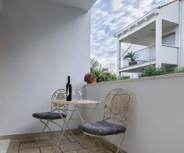 Luxury Lionessa